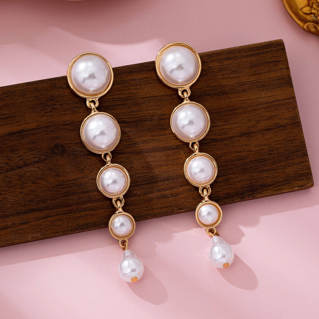 Linear Gradual Pearl Drop Earring | 80E61764