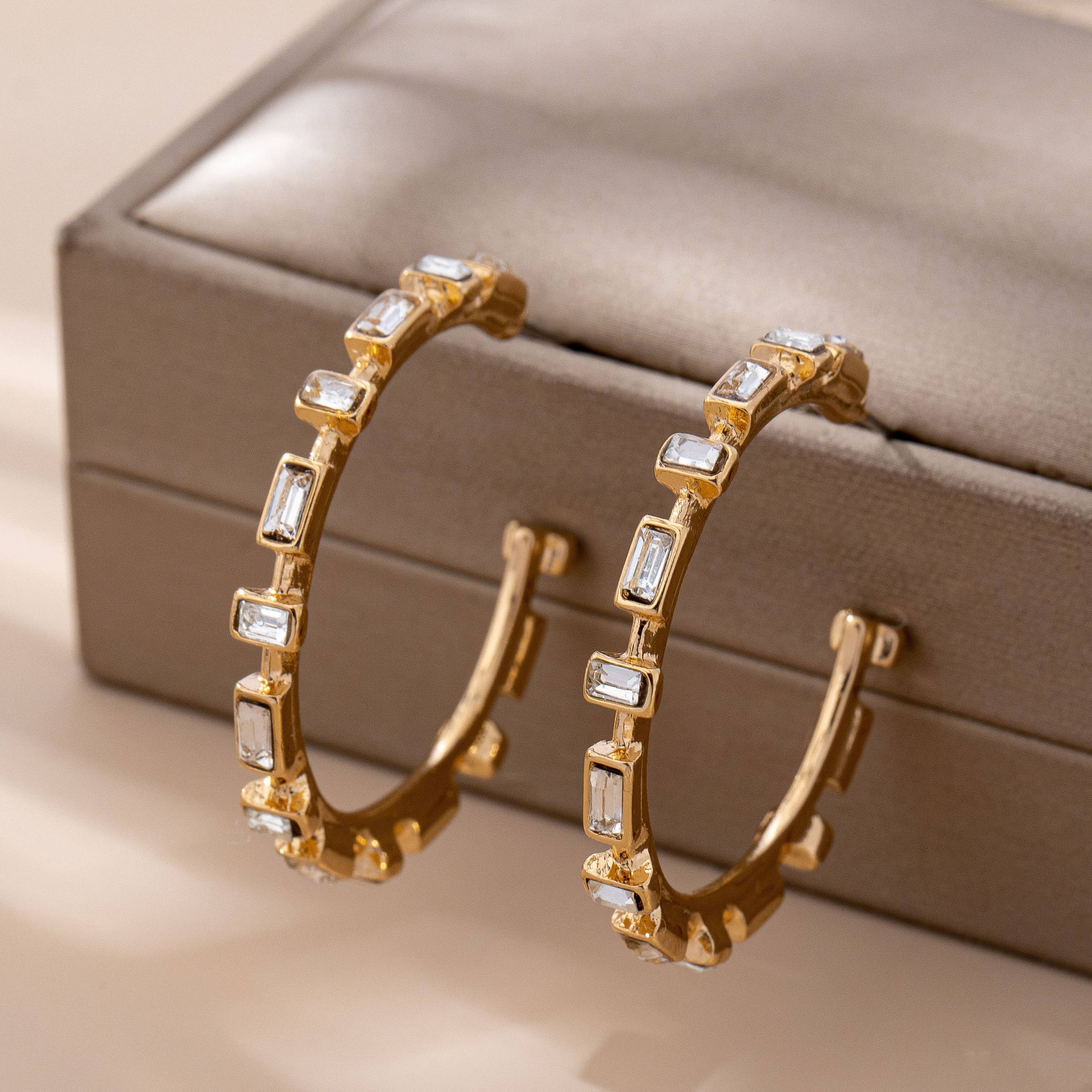 CLASSIC BAGUETTE HOOP EARRING | 80E61574