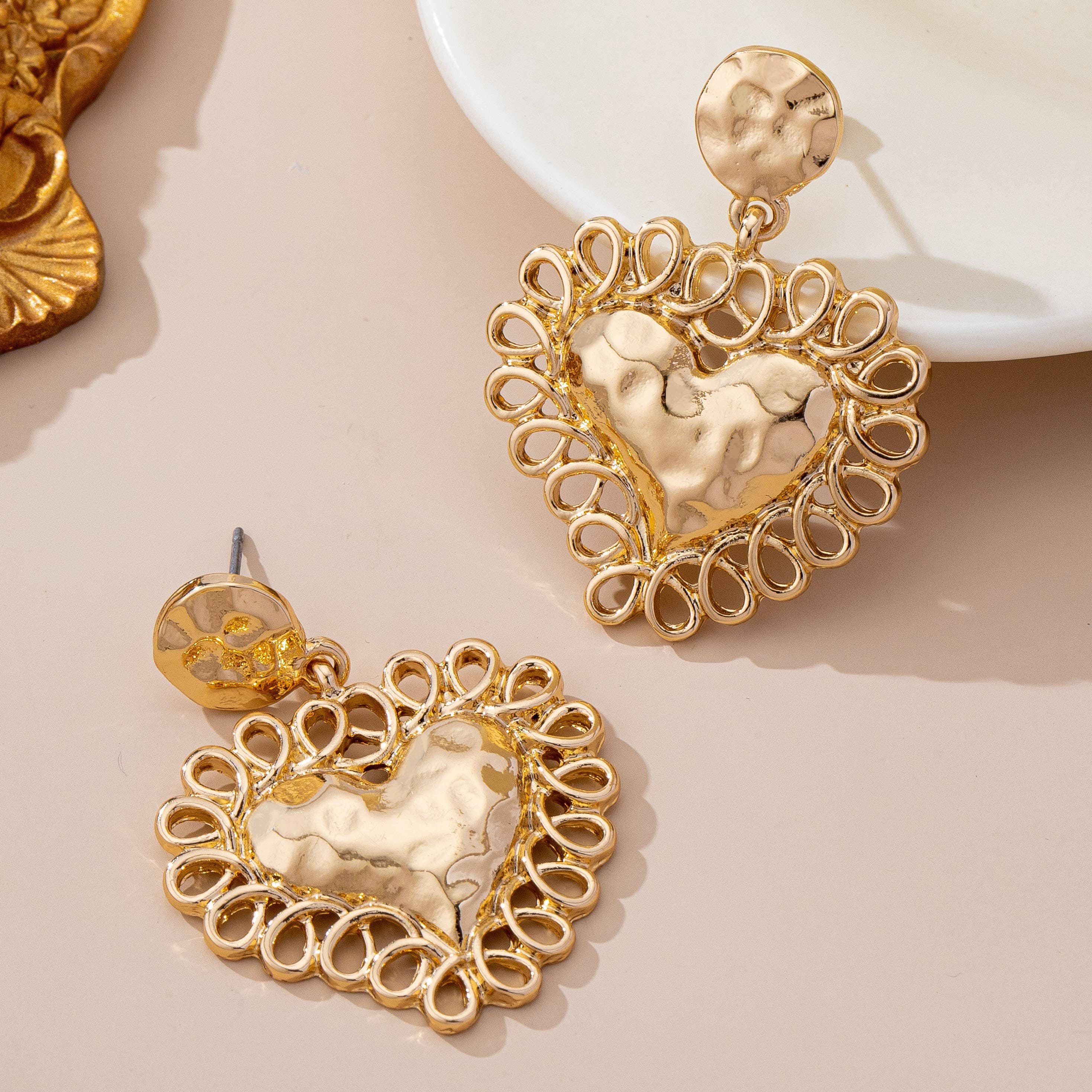 Ornate Hammered Heart Drop Earrings | 80E61656