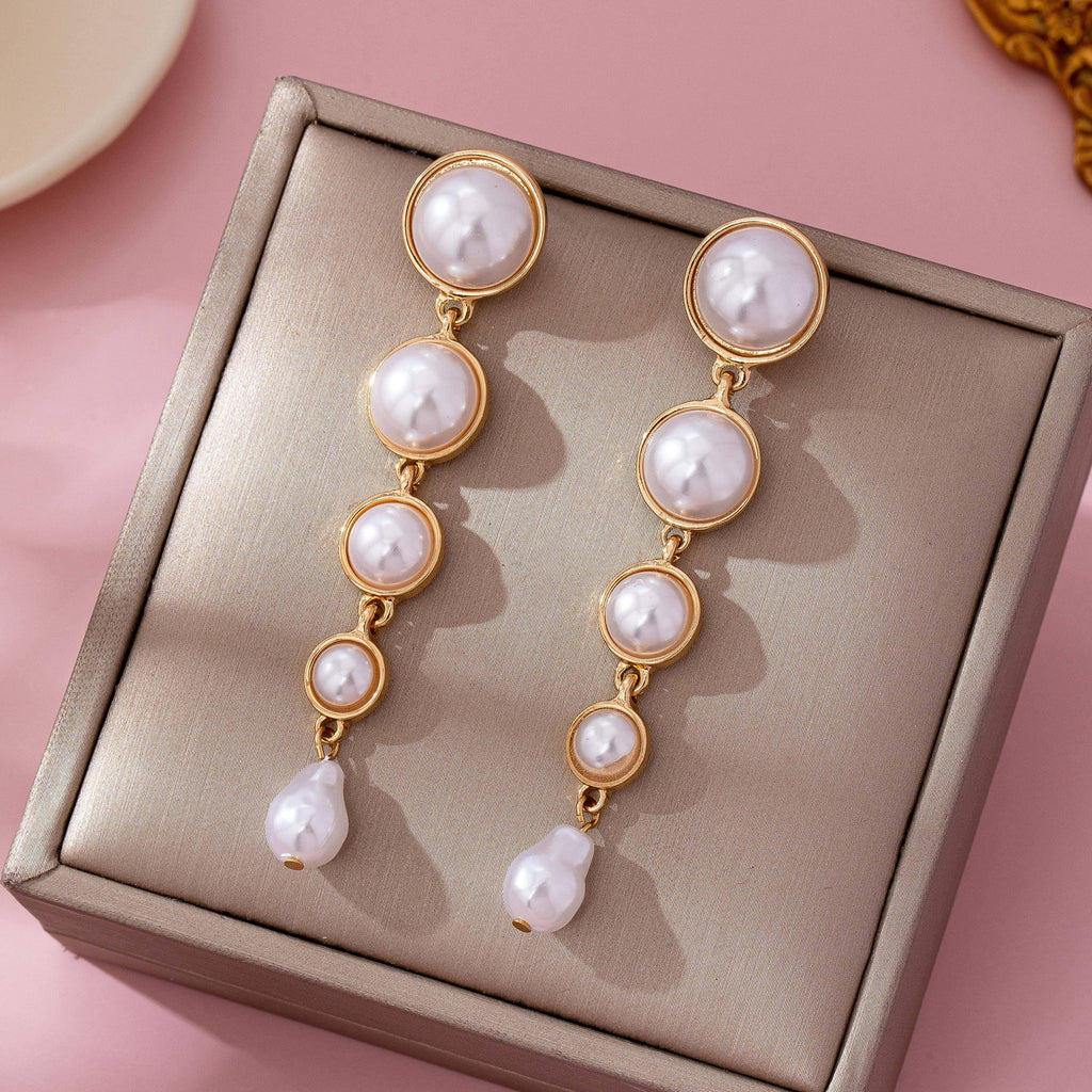 Linear Gradual Pearl Drop Earring | 80E61764