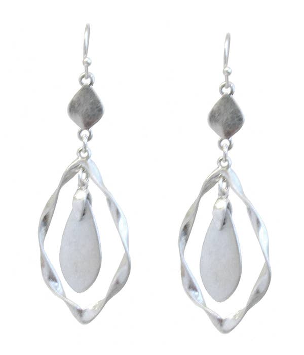 ( WX1008 )  TWIST METAL HOOP AND TEARDROP EARRING