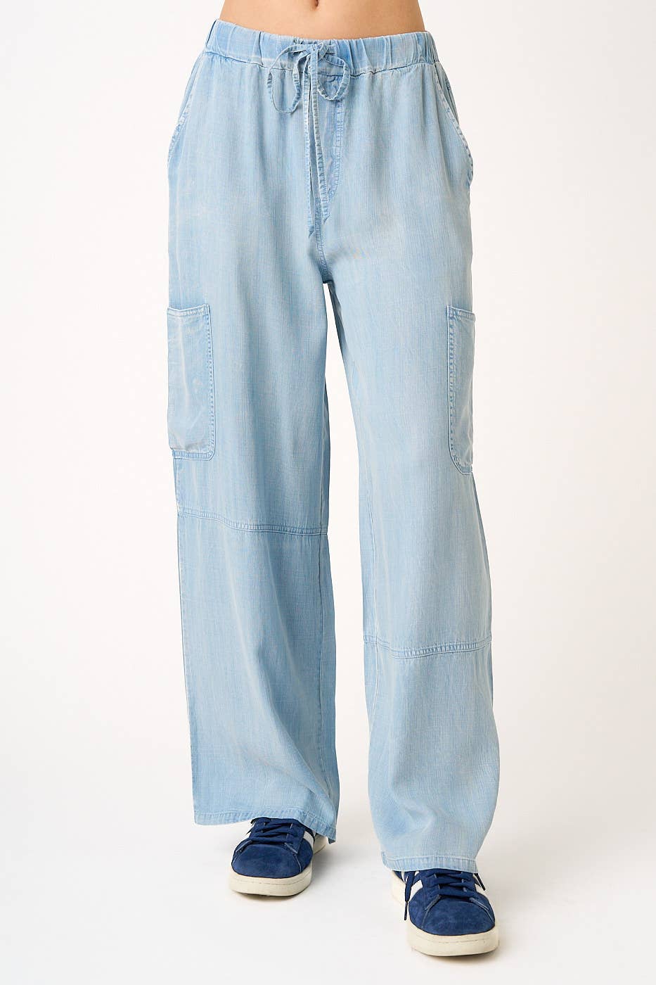 WASHED CHAMBRAY ELASTIC WAIST CARGO WIDE LEG PANTS