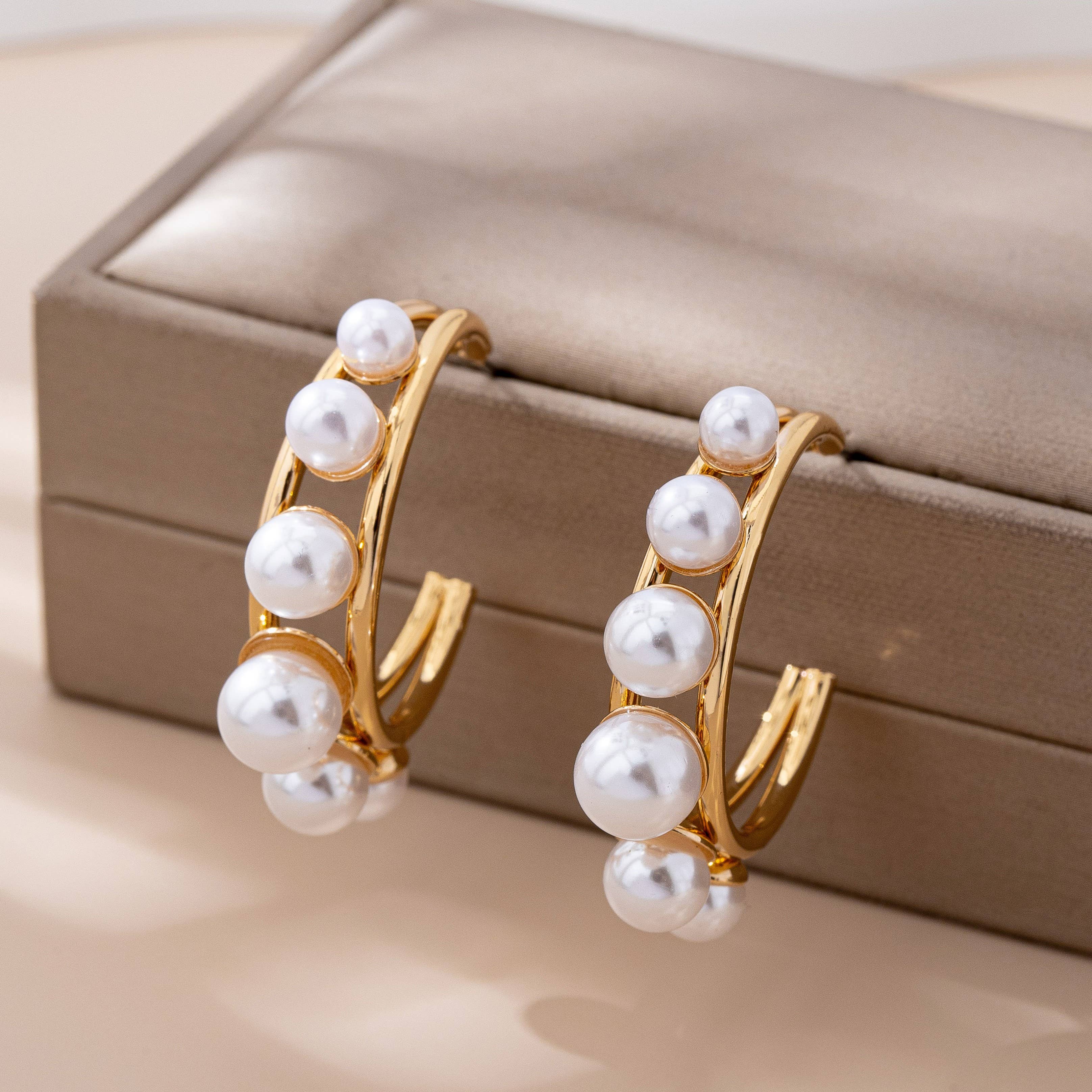 Stunning Bold Pearl Hoop Earring | 80E61575