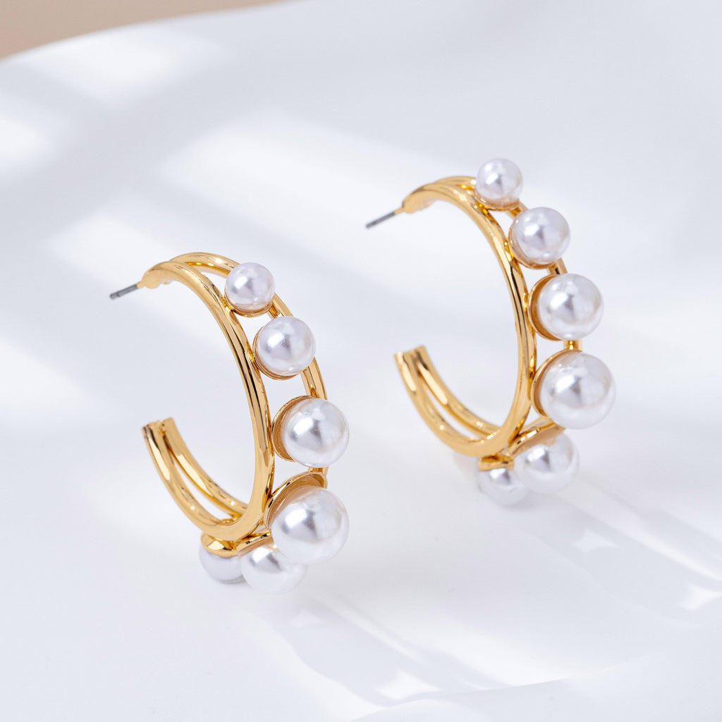 Stunning Bold Pearl Hoop Earring | 80E61575