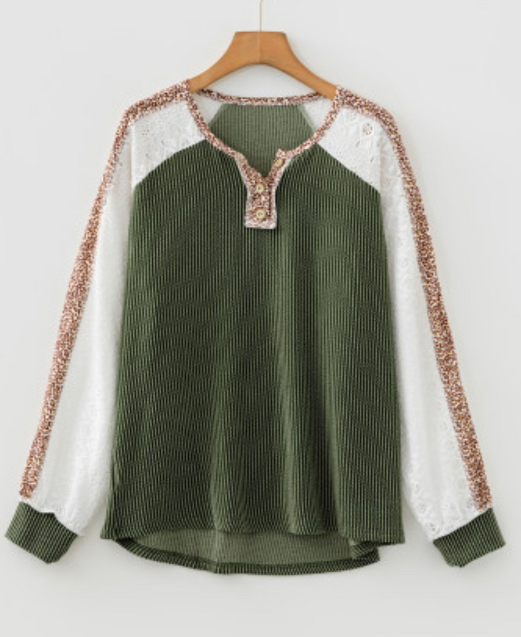 Vineyard green twisted ribbed leopard top ￼