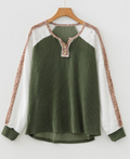 Vineyard green twisted ribbed leopard top ￼