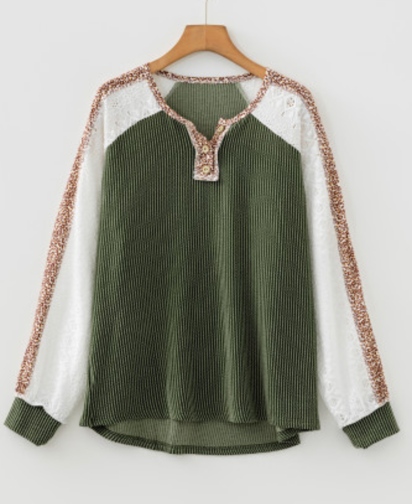 Vineyard green twisted ribbed leopard top ￼