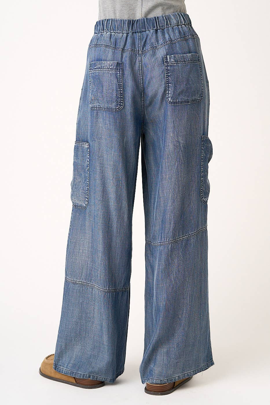 WASHED CHAMBRAY ELASTIC WAIST CARGO WIDE LEG PANTS