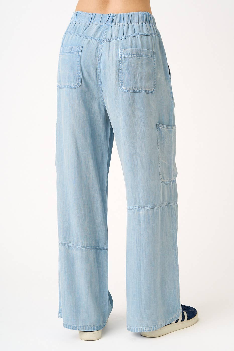 WASHED CHAMBRAY ELASTIC WAIST CARGO WIDE LEG PANTS