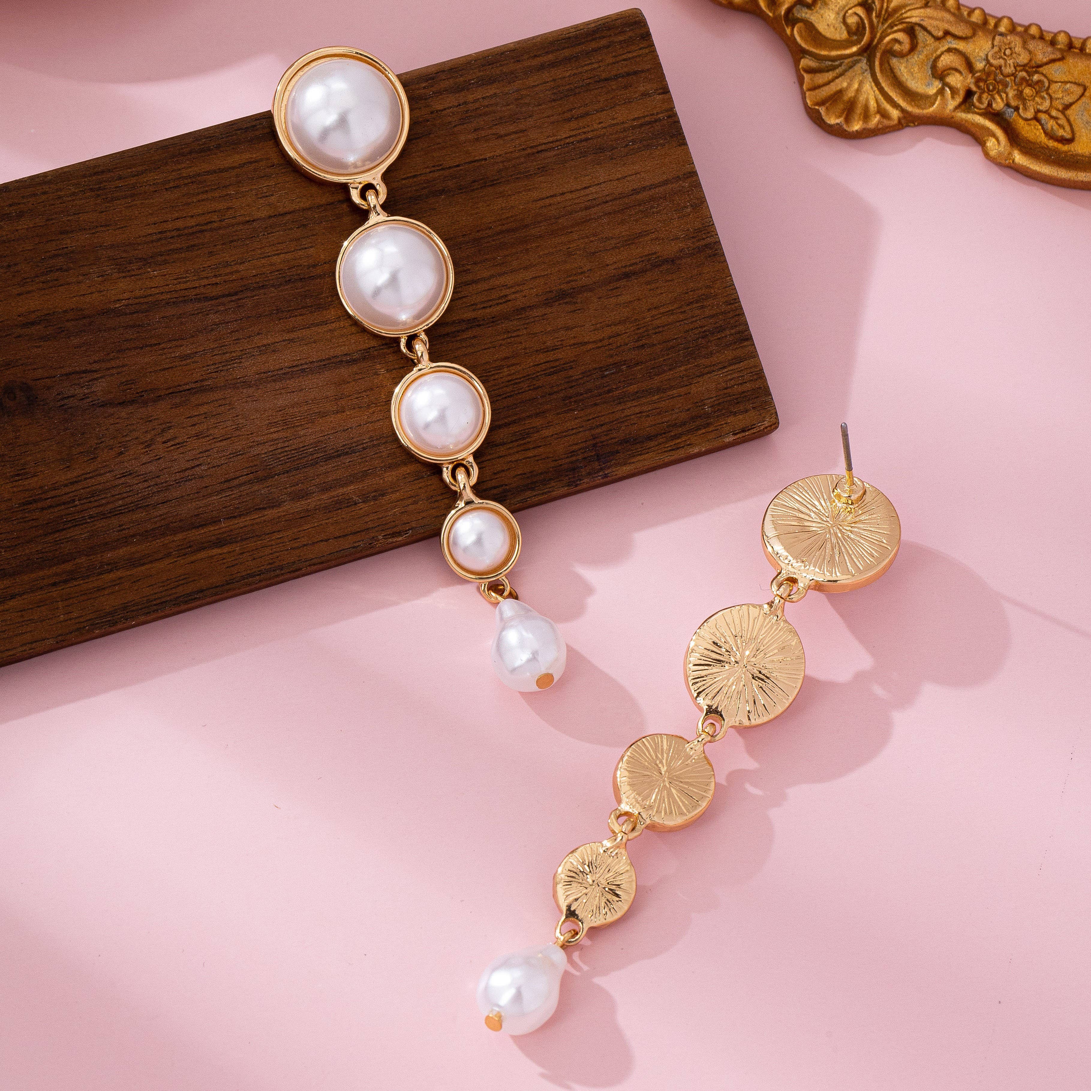 Linear Gradual Pearl Drop Earring | 80E61764