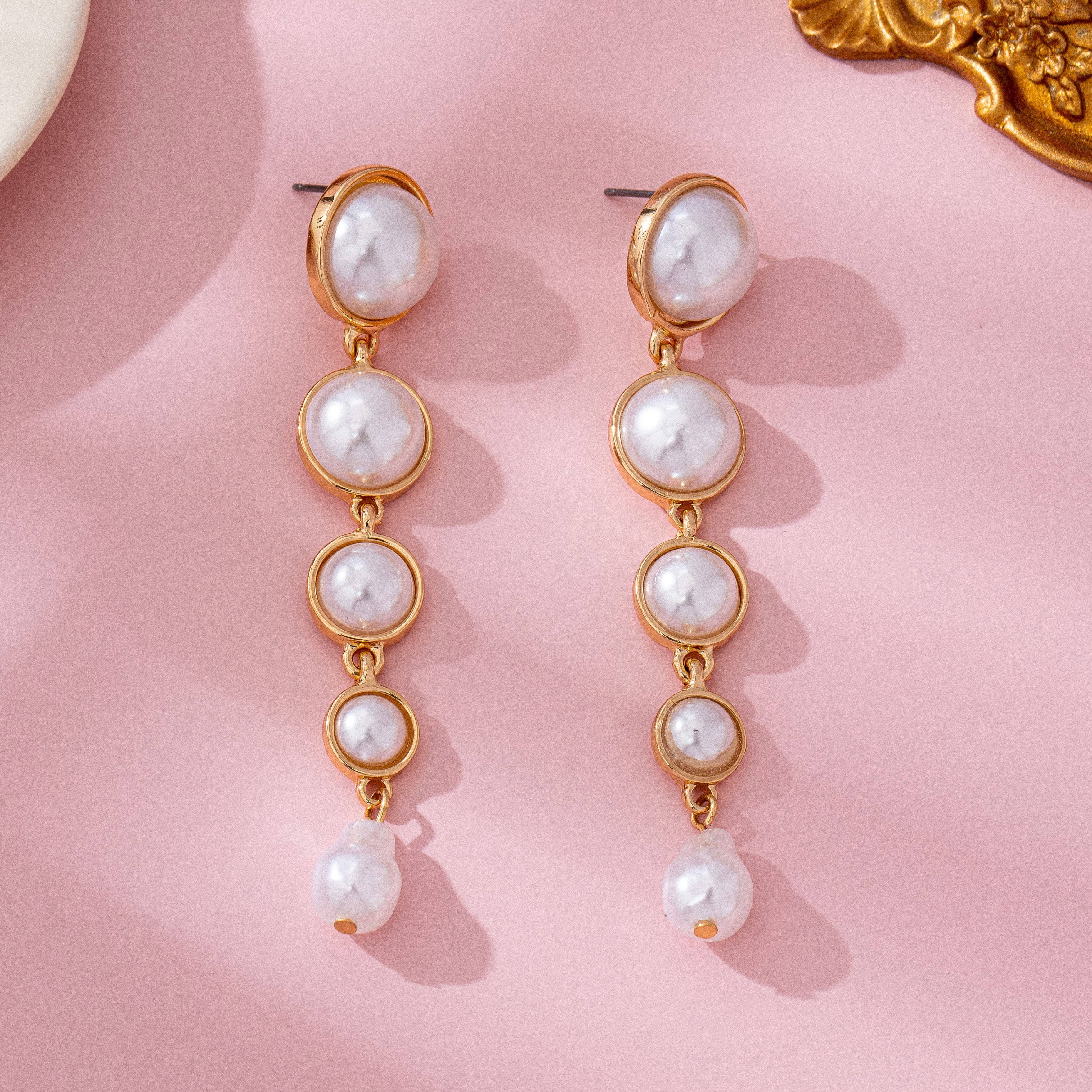 Linear Gradual Pearl Drop Earring | 80E61764