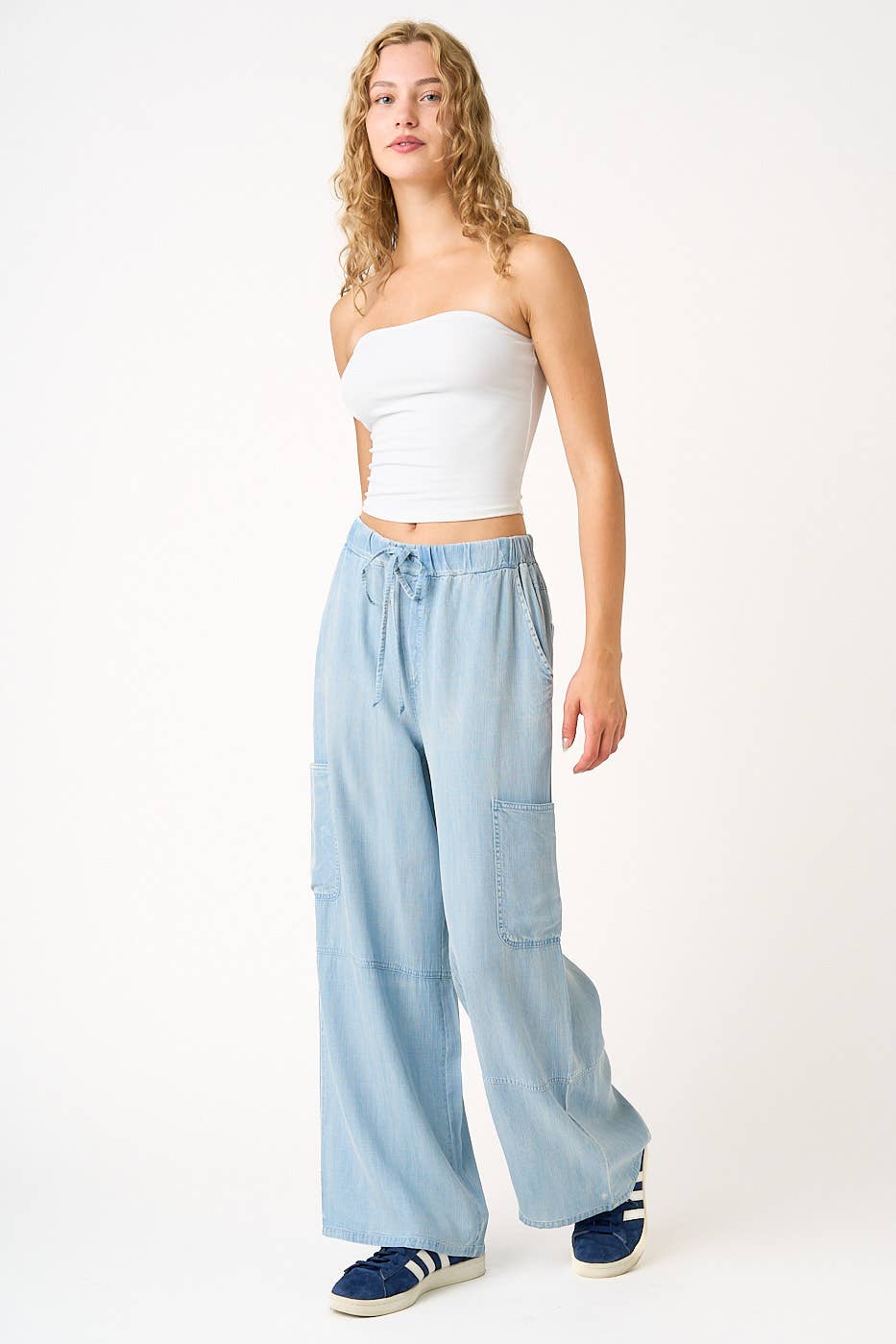 WASHED CHAMBRAY ELASTIC WAIST CARGO WIDE LEG PANTS